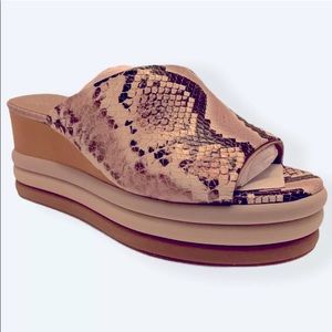 Vince Camuto 6-1/2 VC-Pendrea Taupe Namibia